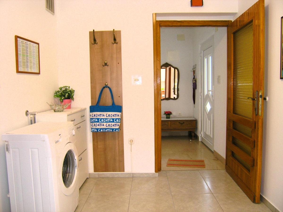 Apartments Natasa Krk Town Exterior photo